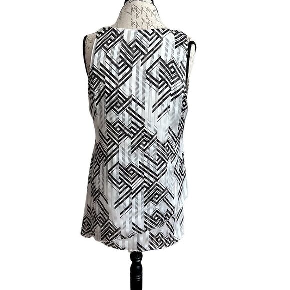 LIKE NEW White House Black Market blouse - Picture 2 of 7